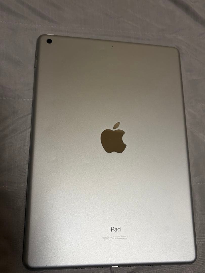 Apple iPad 第8世代　Wi-Fi シルバー 本体