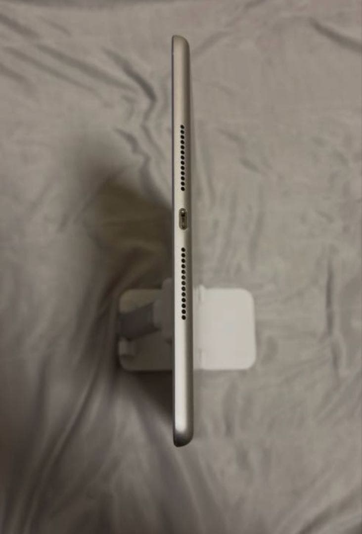Apple iPad 第8世代　Wi-Fi シルバー 本体