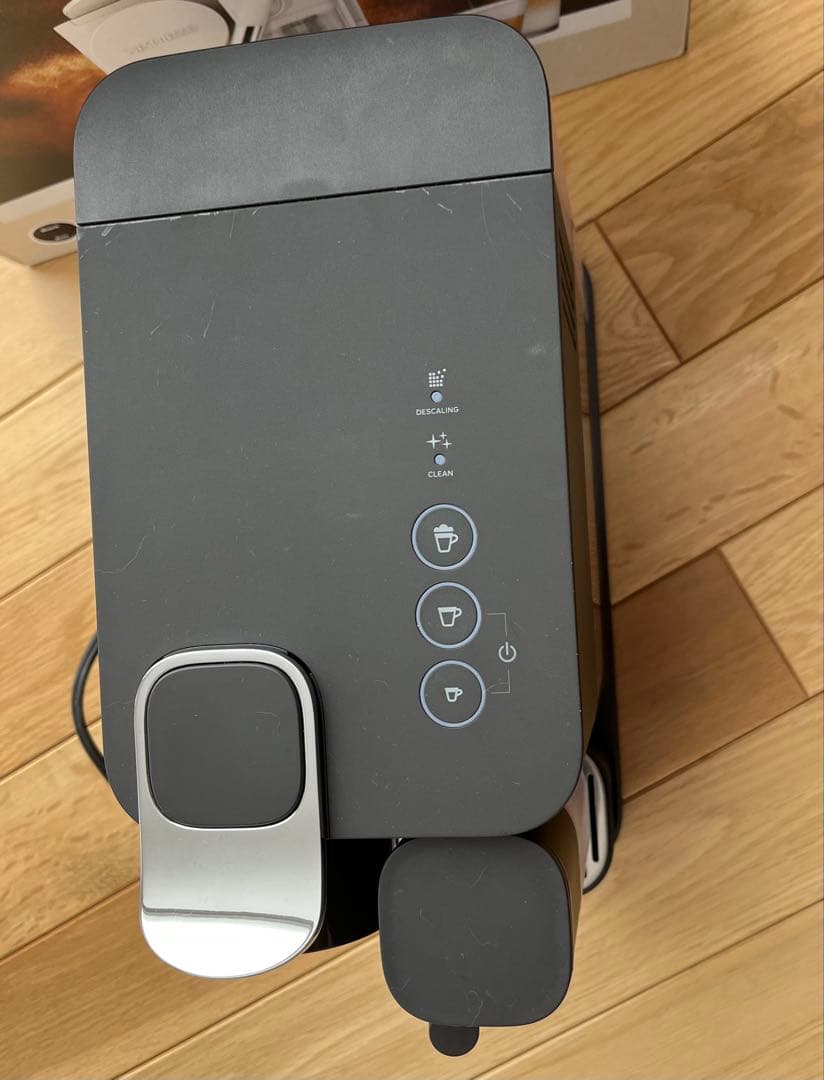 ネスプレッソ Lattissima One Plusコーヒーメーカー