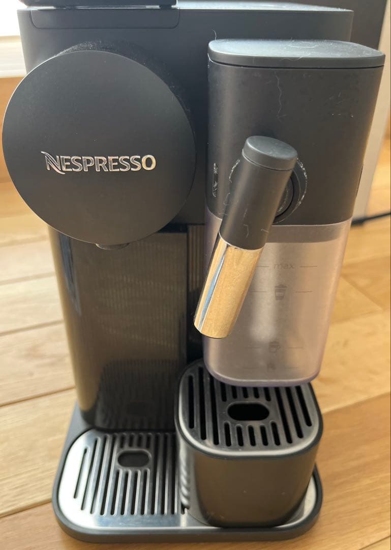 ネスプレッソ Lattissima One Plusコーヒーメーカー