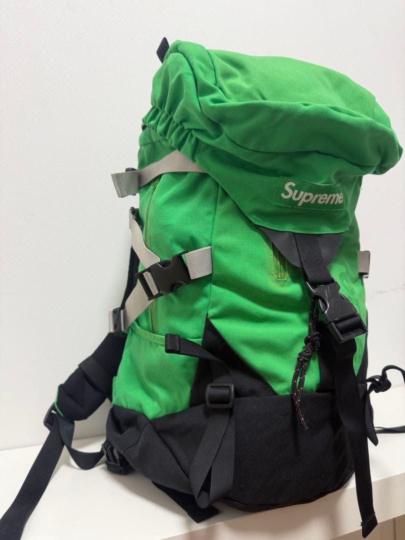 シュプリーム　バックパック　リュック　supreme 緑　グリーン　green