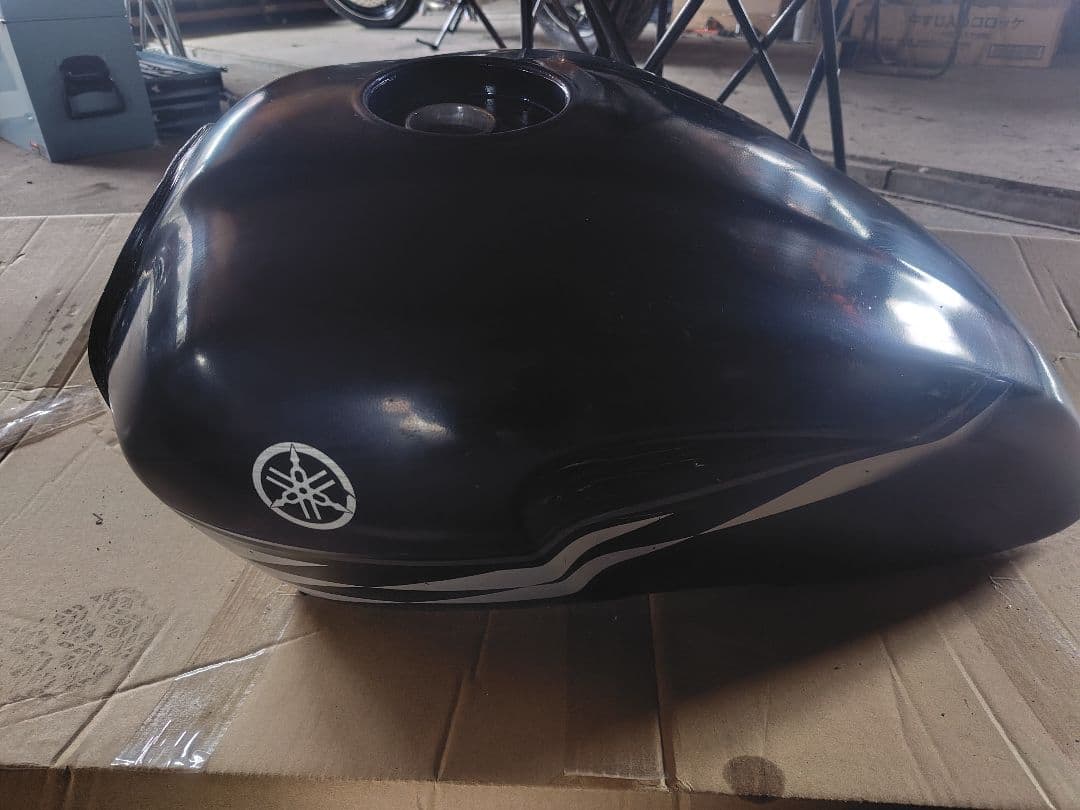 XJR400r rh02j Yamaha バイク用タンク 黒 ストライプデザイン