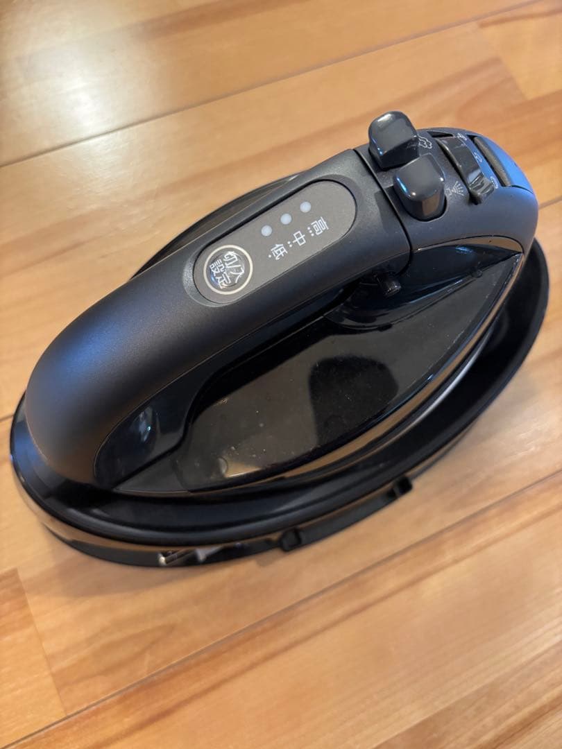 Panasonic スチームアイロン 黒 NI-WL709-K 2024年製