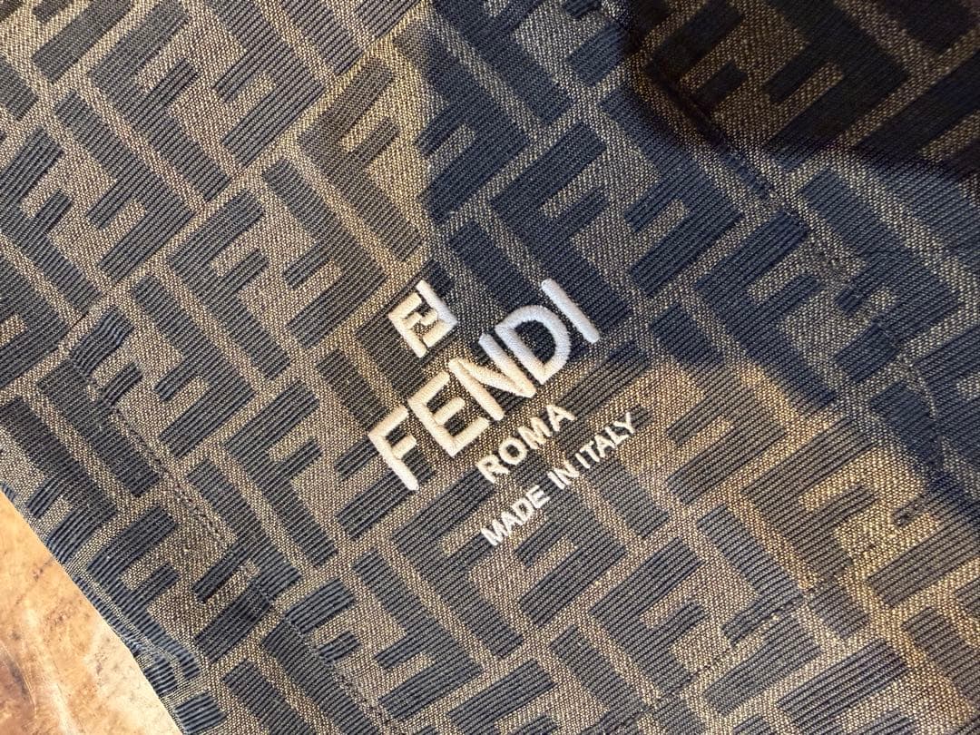 FENDI ロゴプリント ブラックミニスカート