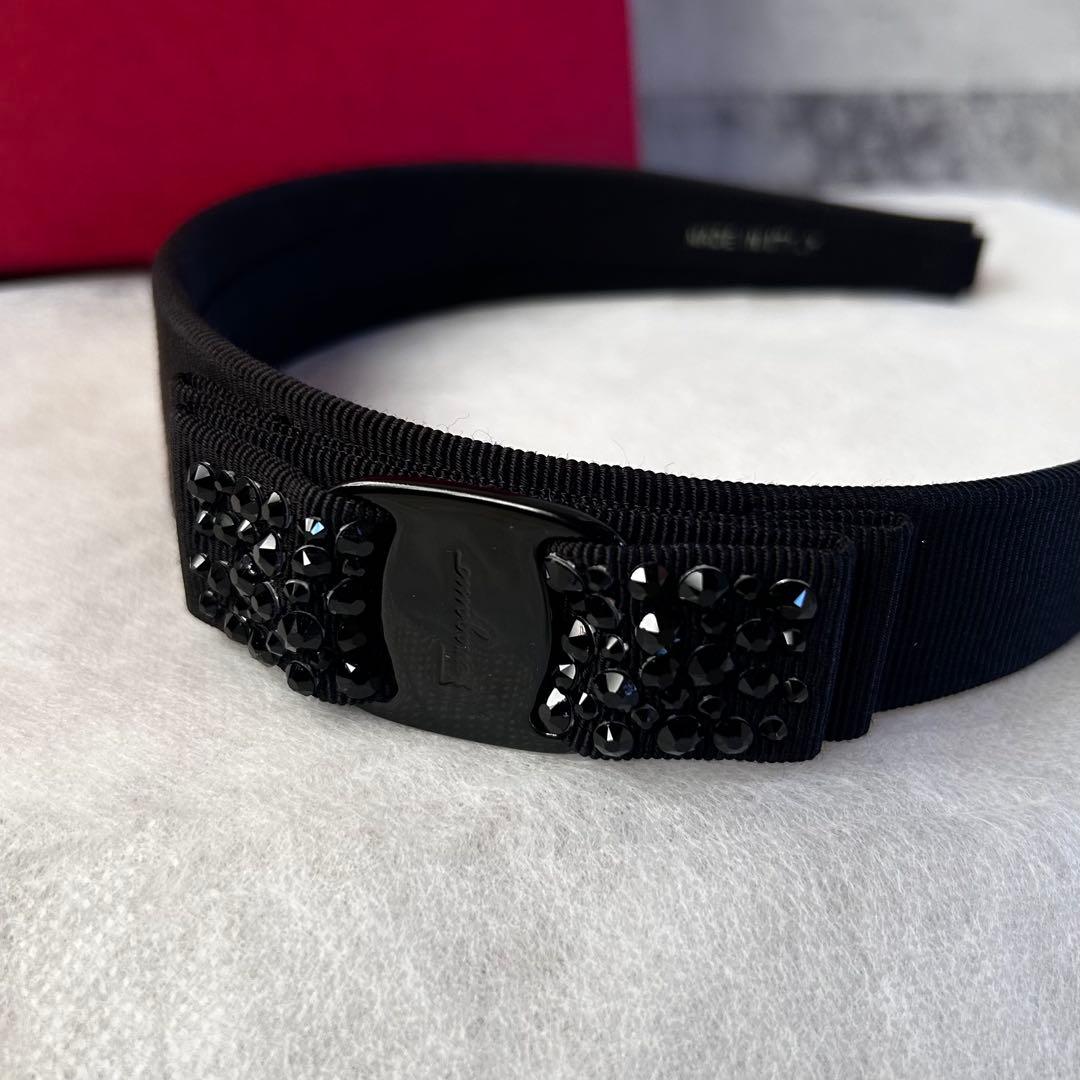 早いもの勝ち！箱付☆フェラガモ ブラック ビジュー ラインストーン カチューシャ