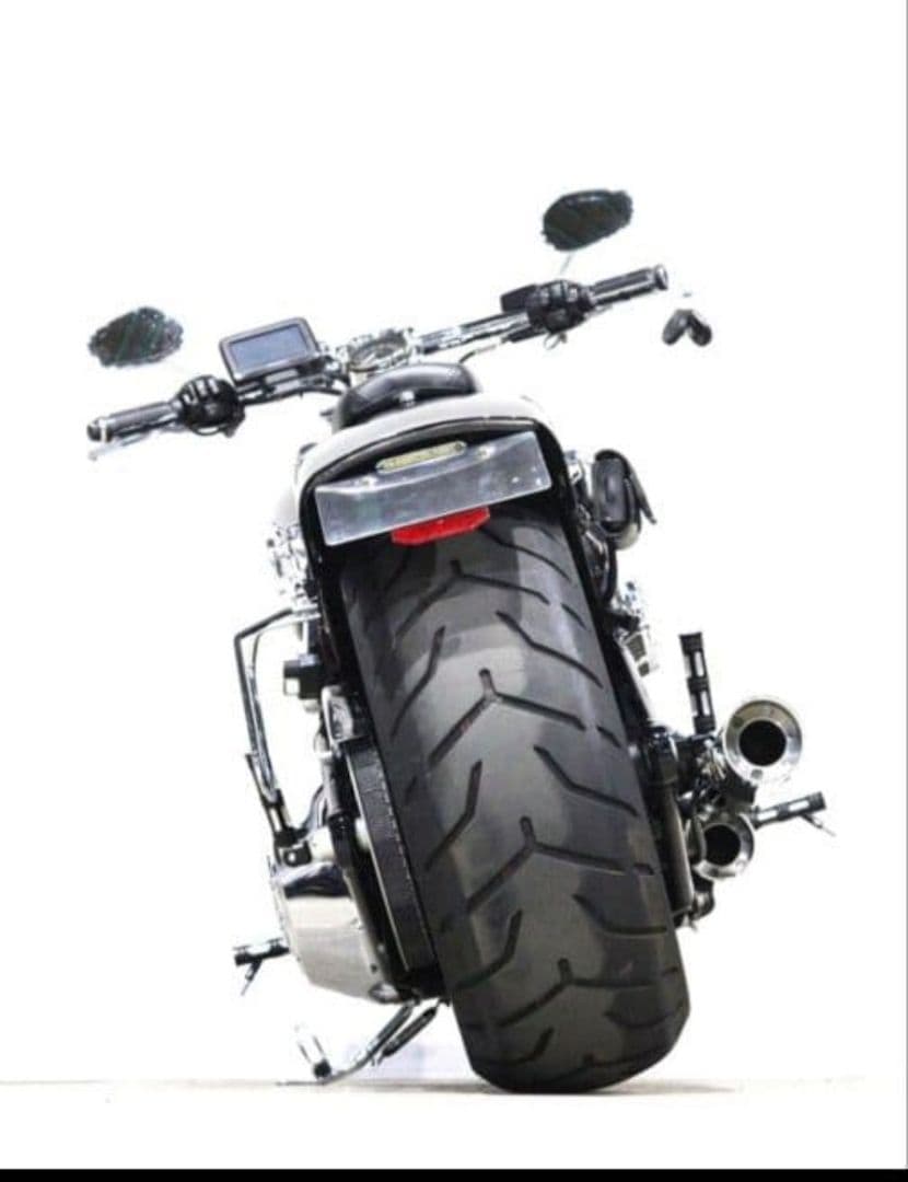 トライジャ製ナンバーステーとケラーマン