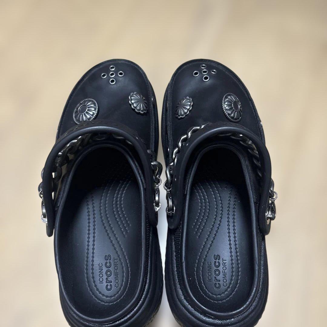 Crocs ストンプ エンベリッシュド クロッグ　ブラック クロッグサンダル