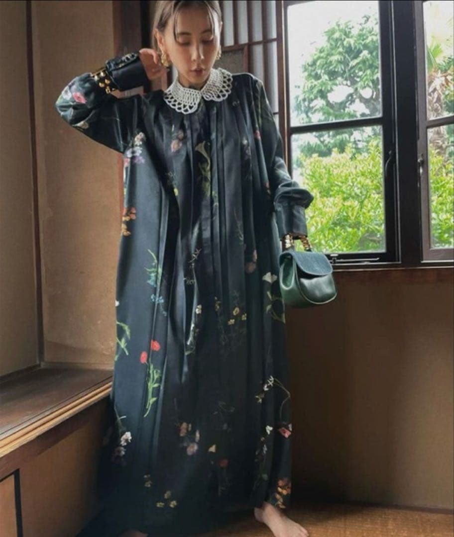 Ameri フラワープリント　プリーツワンピース