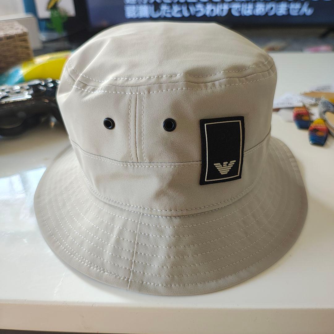 EMPORIO ARMANI ライトグレーバケットハット