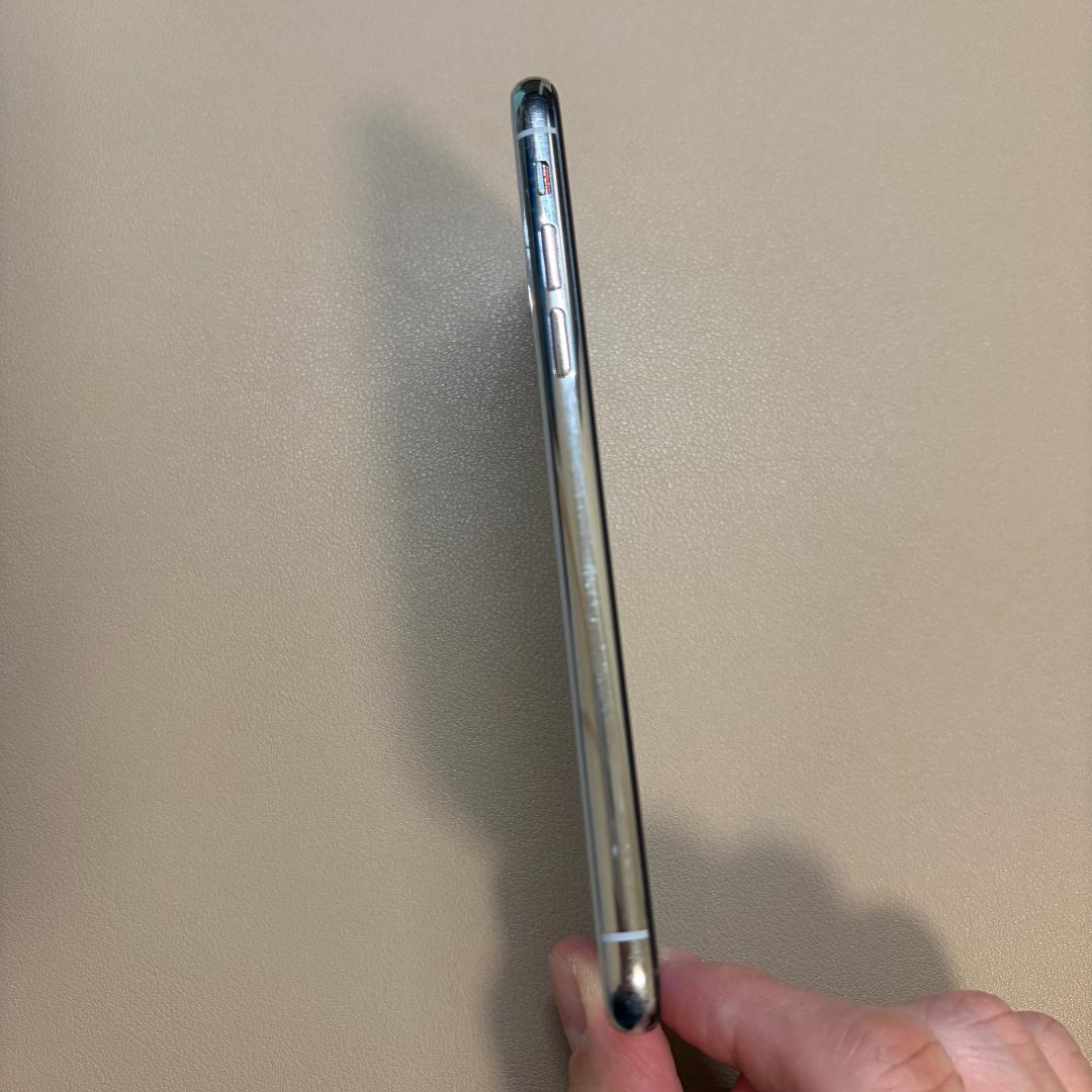 iPhone X シルバー 64GB (SIMロック解除済)