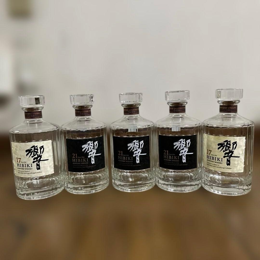 響21年空き瓶と響17年空き瓶