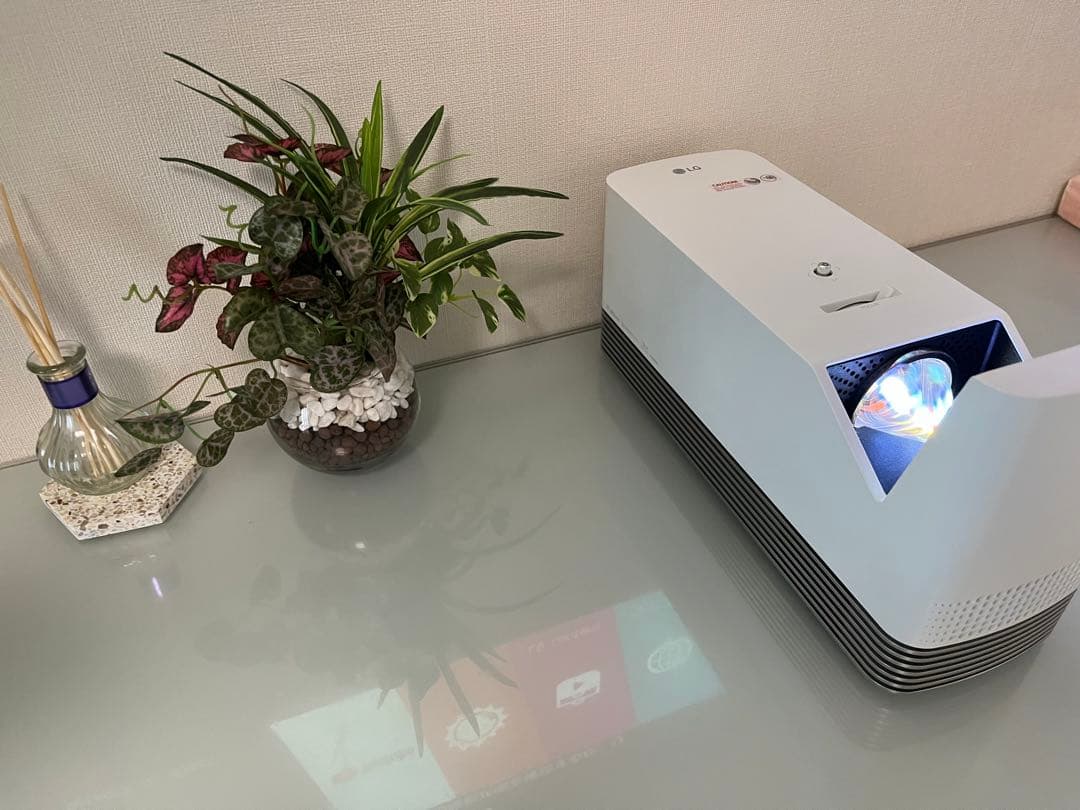 LGプロジェクター 超短焦点Cine Beam 85LS レーザー☆美品