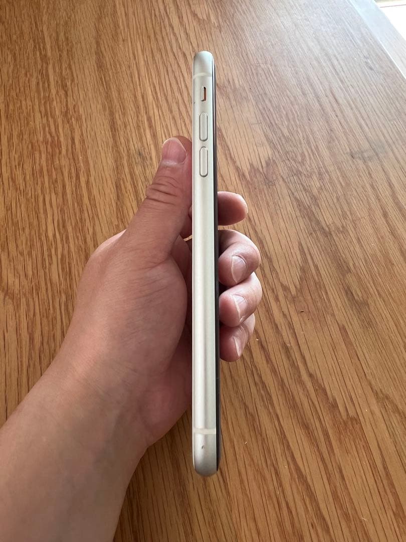 Apple iPhone 11 本体　白