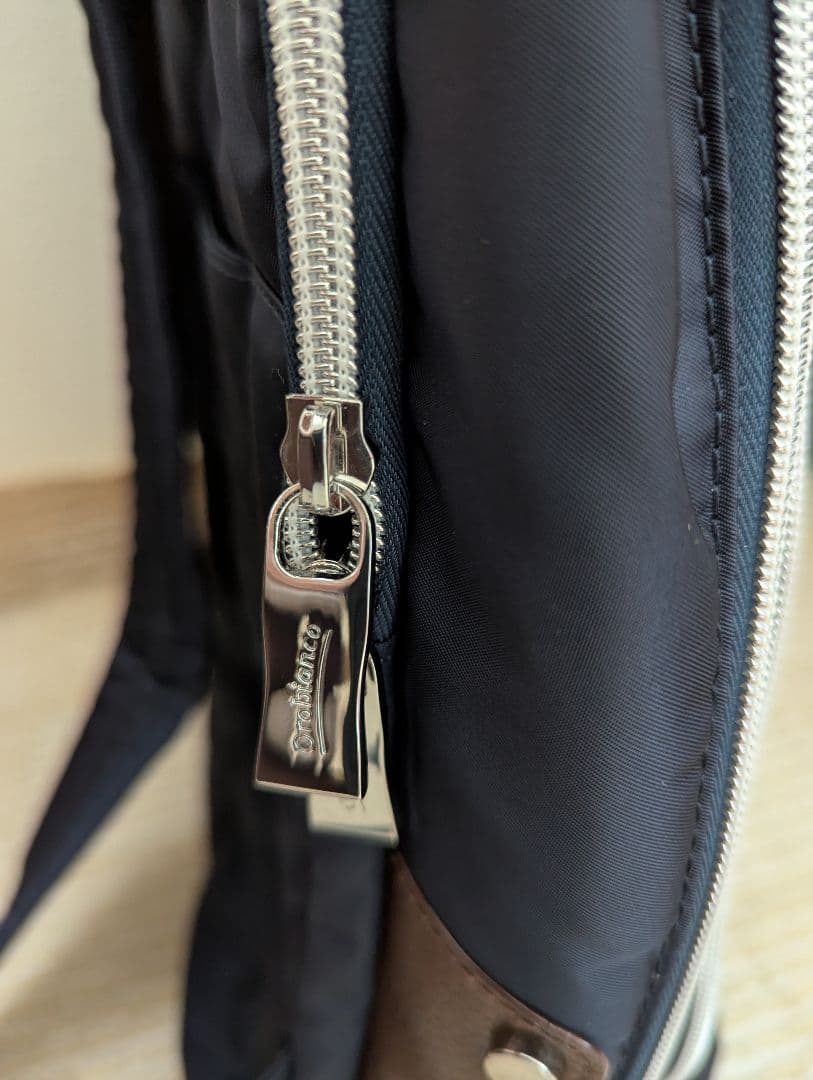 ⭐️新品未使用⭐️オロビアンコ 2層式 ビジネスリュック　 ナイロン製 　A4可