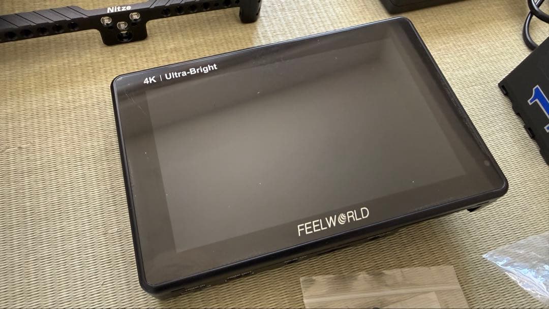 Feelworld LUT7 PRO 7インチ　+ Nitzeケージ