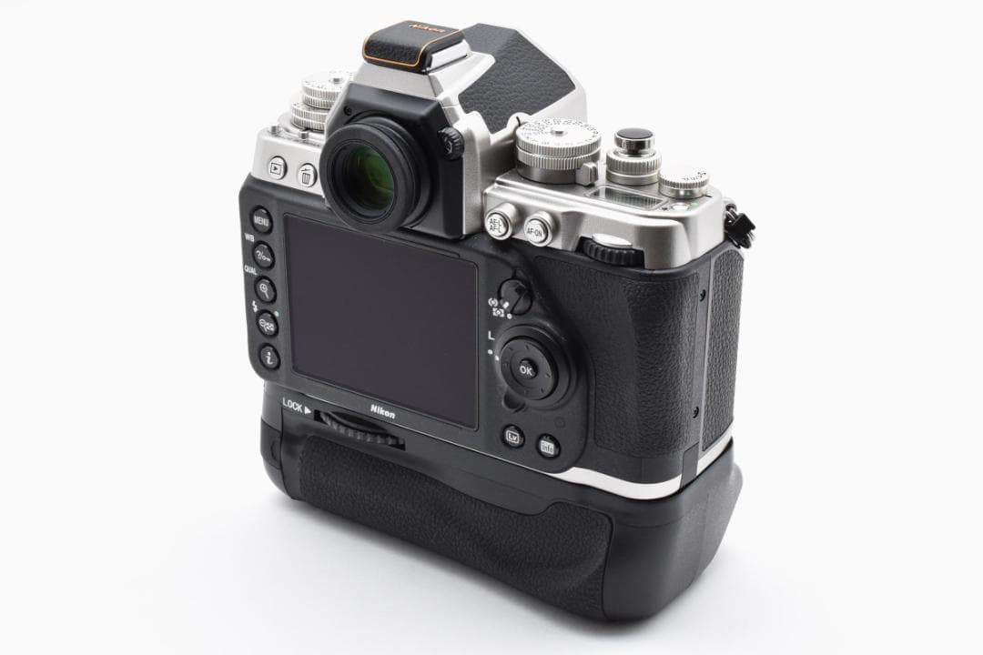 ほぼ新品 ニコン　Nikon Df ボディ 《ショット数395回》 1279