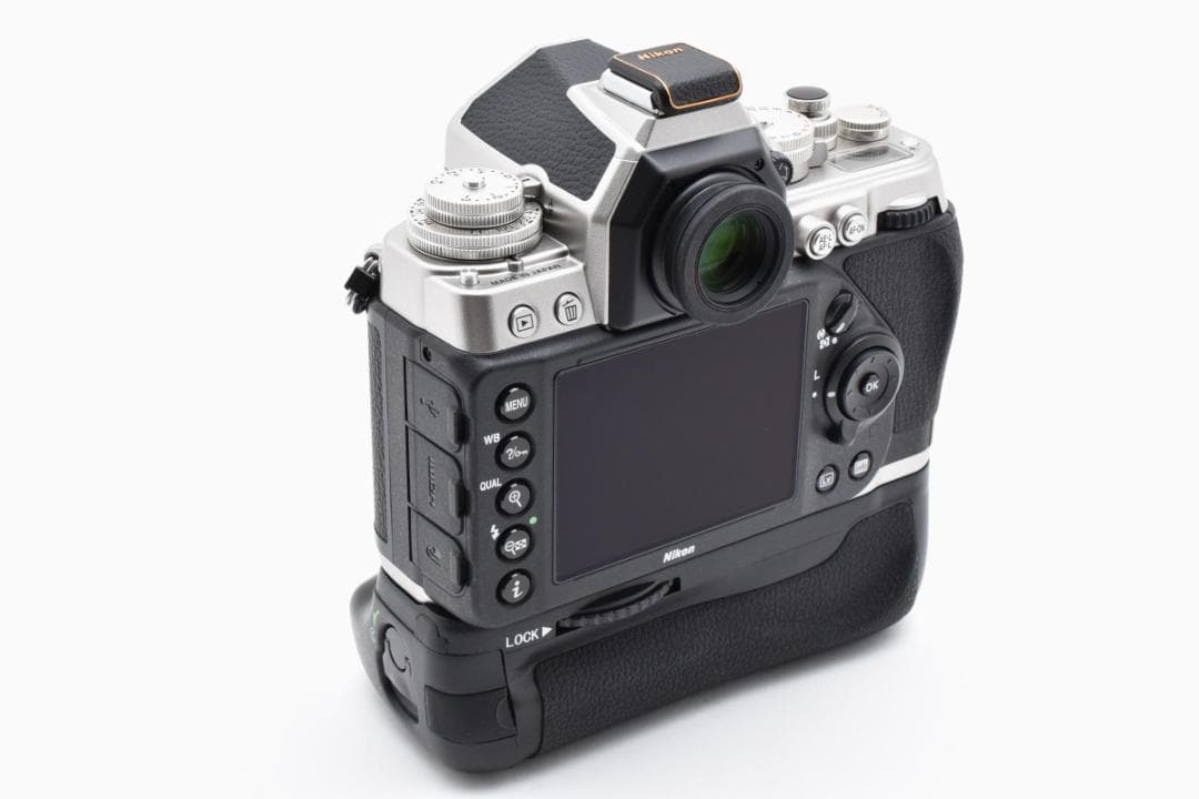 ほぼ新品 ニコン　Nikon Df ボディ 《ショット数395回》 1279