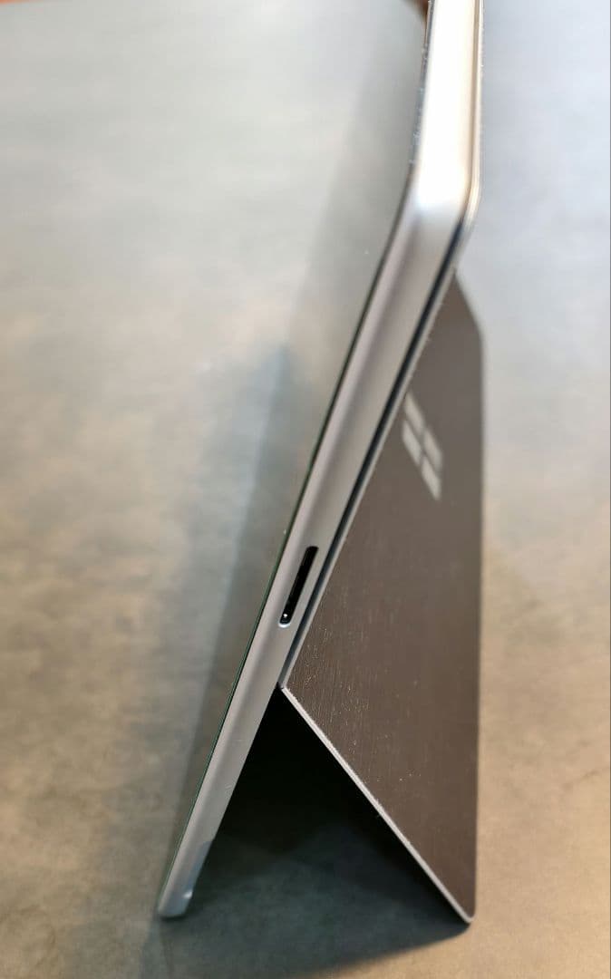 【ほぼ未使用】Surface pro 10 16GB/256GB 画面1箇所傷有