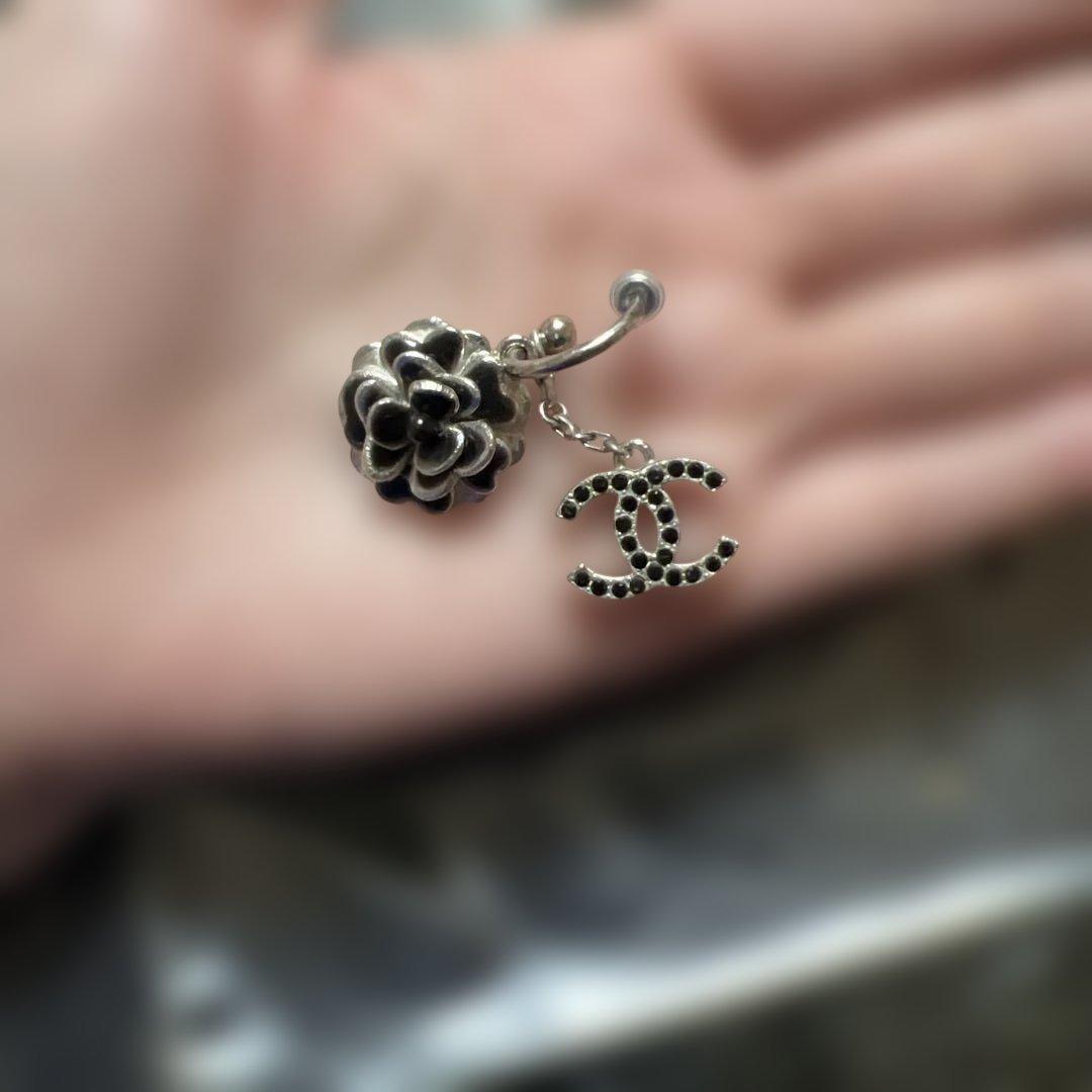 CHANEL シャネル カメリア ココマーク 片耳ピアス レディース