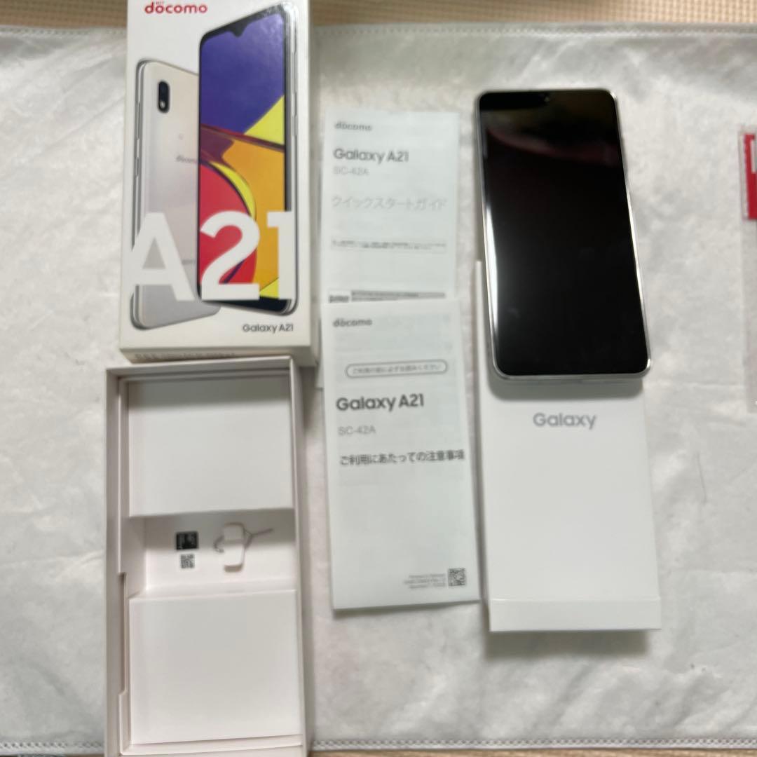 ドコモ ギャラクシー A21 白