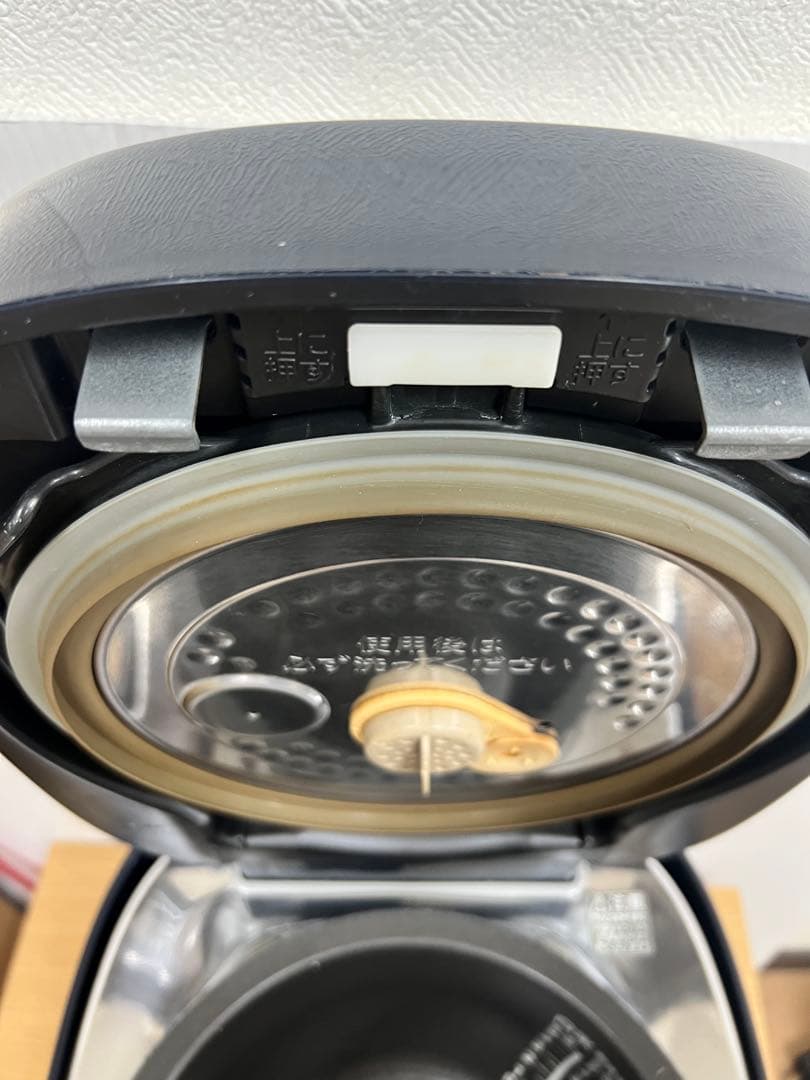 TOSHIBA 東芝 真空圧力IH炊飯器 RC-10VSN 2019年製