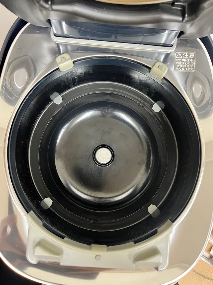 TOSHIBA 東芝 真空圧力IH炊飯器 RC-10VSN 2019年製