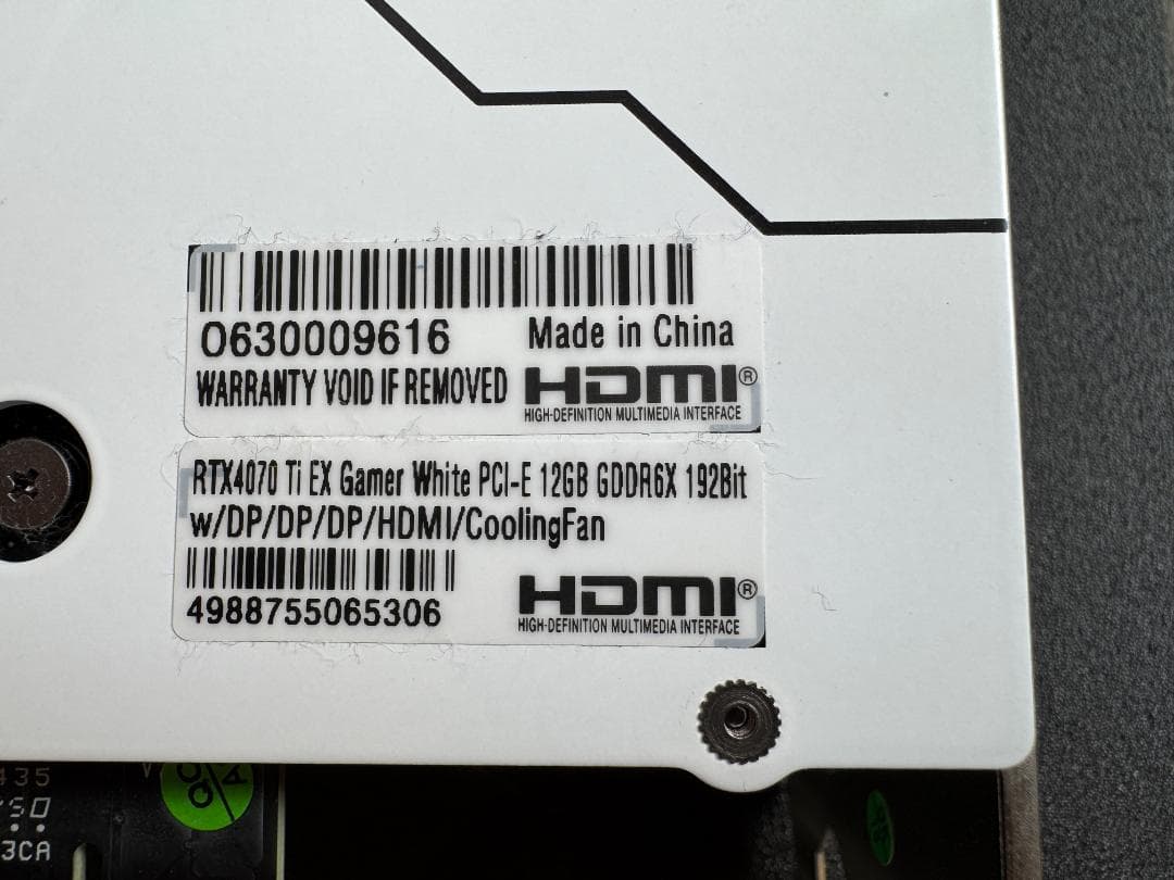 GeForce RTX4070TI グラフィックボード WHITE