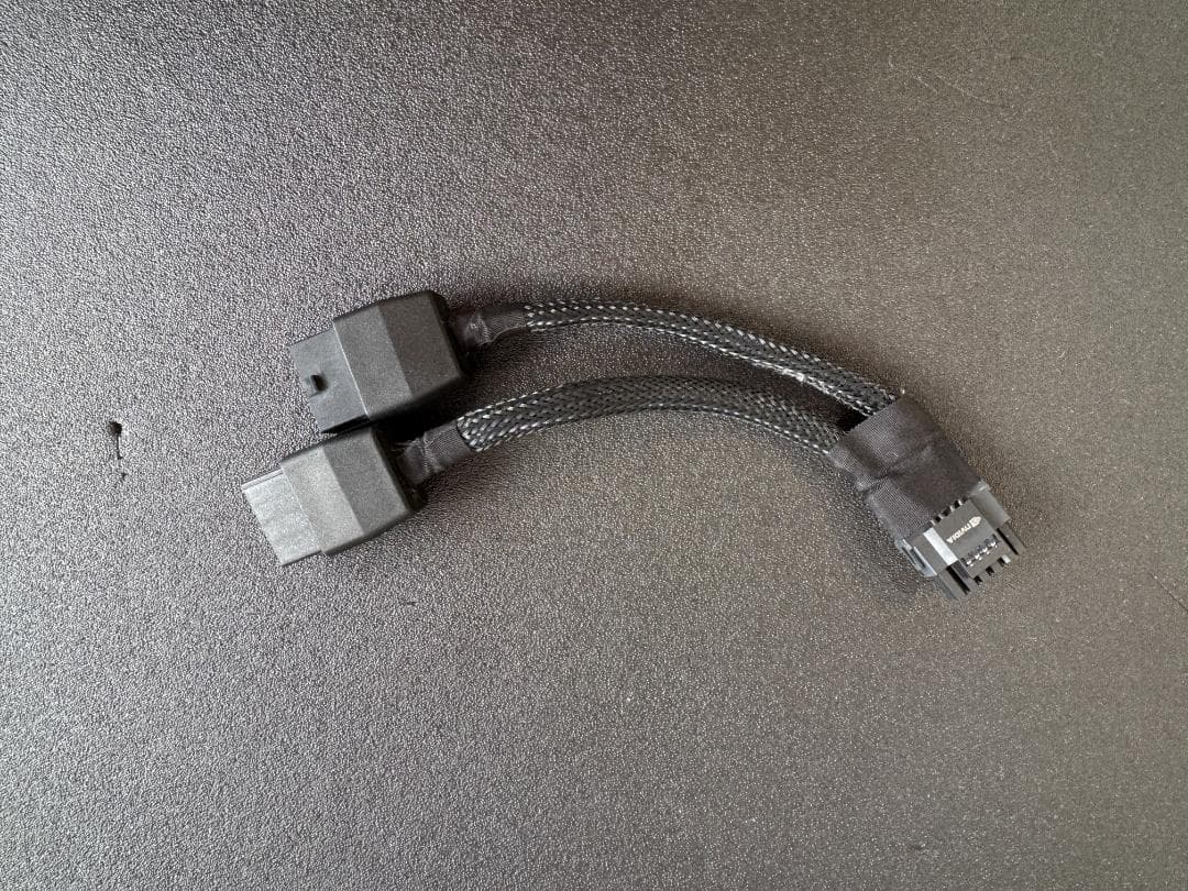 GeForce RTX4070TI グラフィックボード WHITE