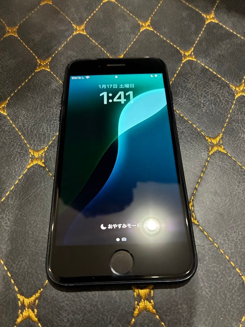 Apple iPhone SE (第3世代) ブラック 本体