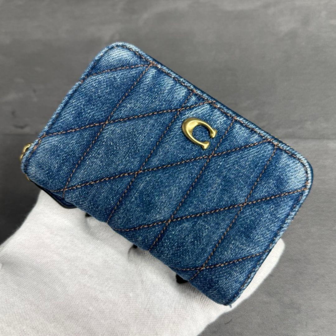 ★未使用品★COACH デニム キルティング ラウンドジップ マルチケース
