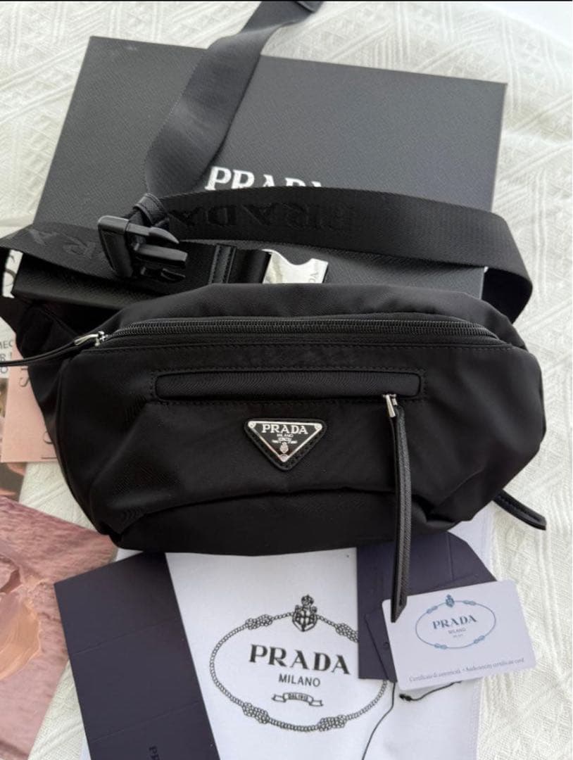 PRADA ブラック ボディバッグ--*-*