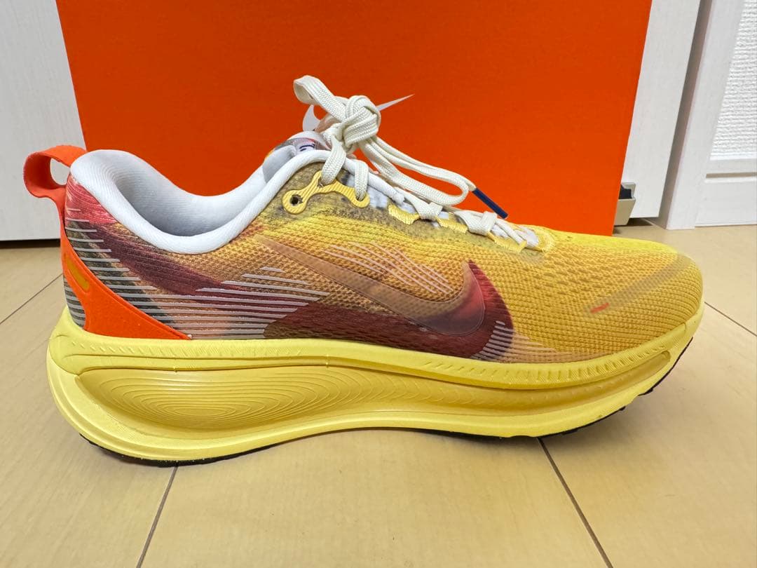 ナイキ　ボメロ18 26.0センチ