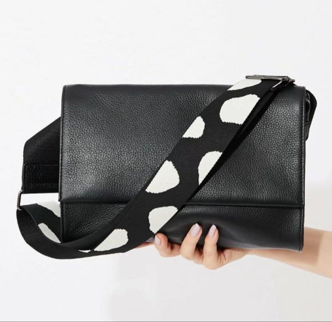 唐揚げ　earPAPILLONNER 柄ワイドテープショルダーバック