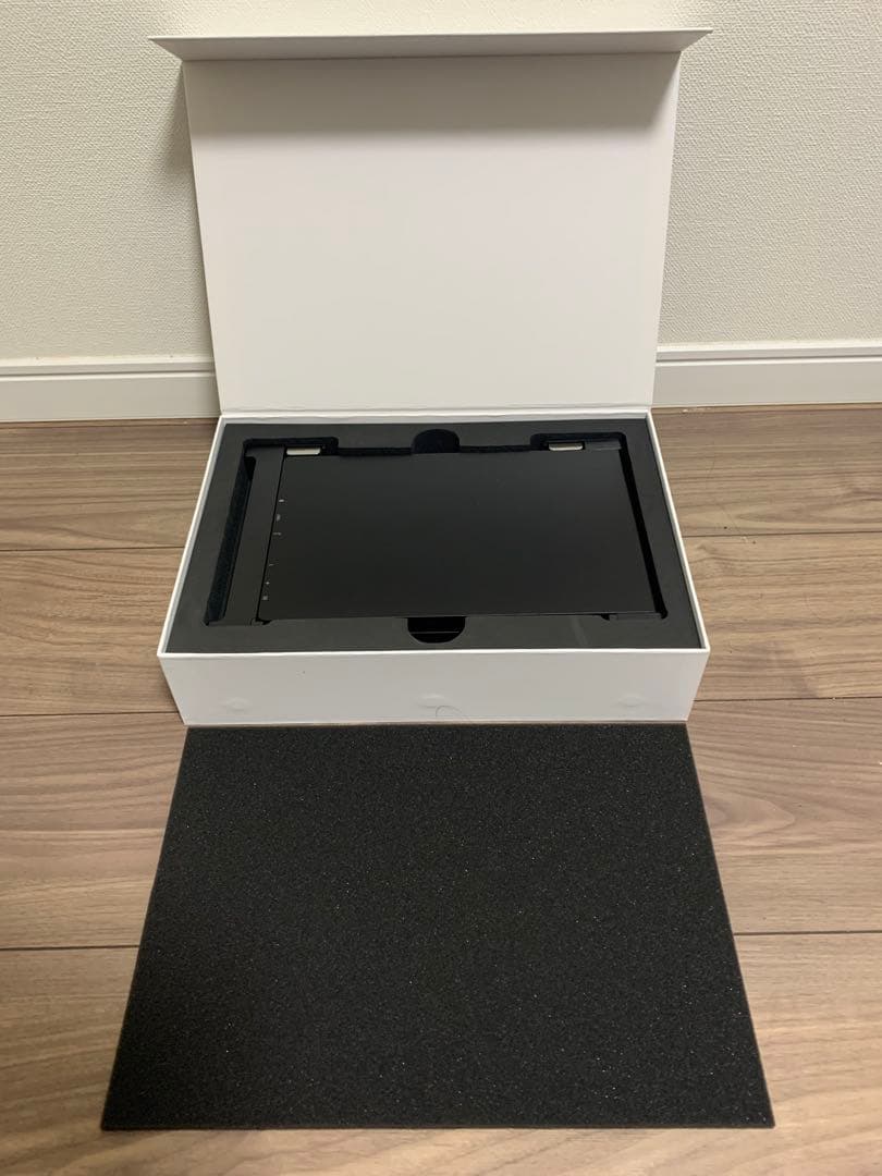 JAPANNEXT ポータブルトライスクリーン 10.1インチ