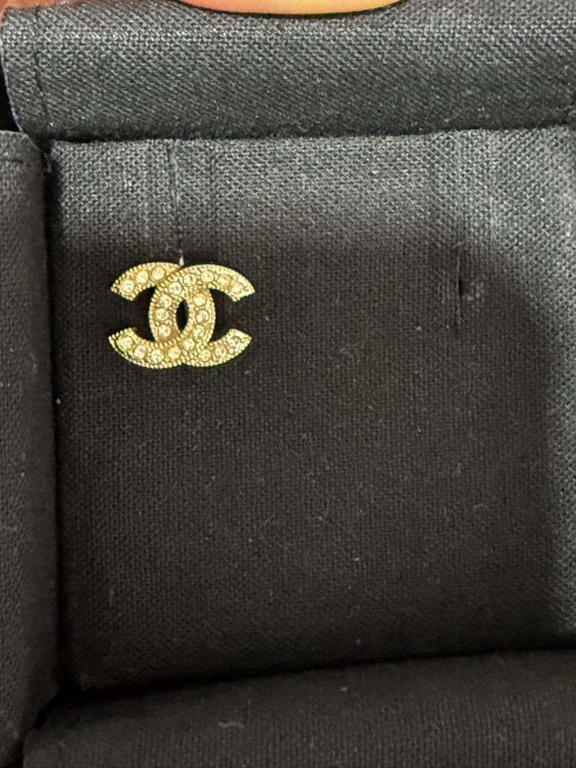 CHANEL ゴールドロゴピアス 箱付き