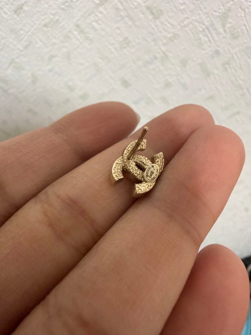 CHANEL ゴールドロゴピアス 箱付き