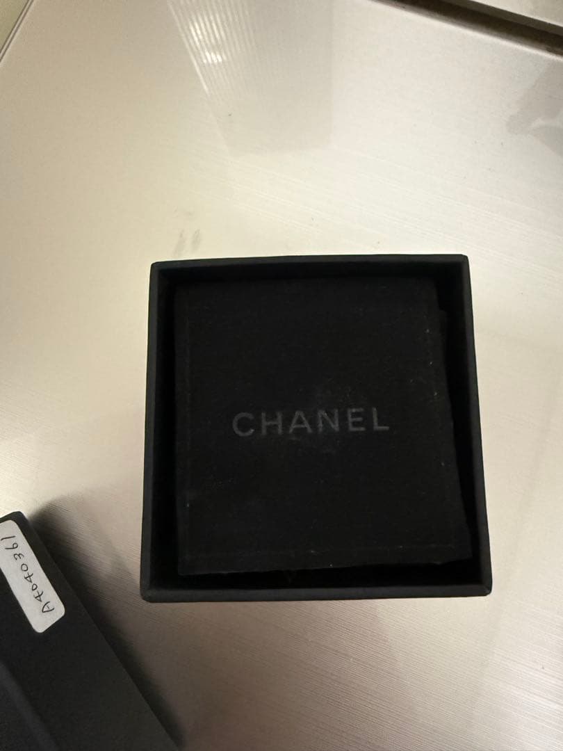 CHANEL ゴールドロゴピアス 箱付き