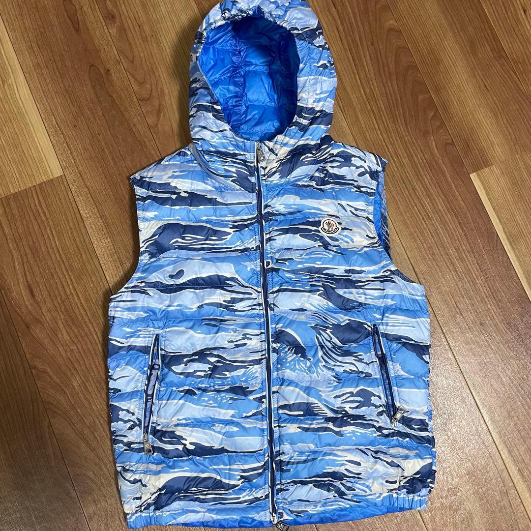 MONCLER フード付き ダウンベスト ブルー　迷彩　モンクレール