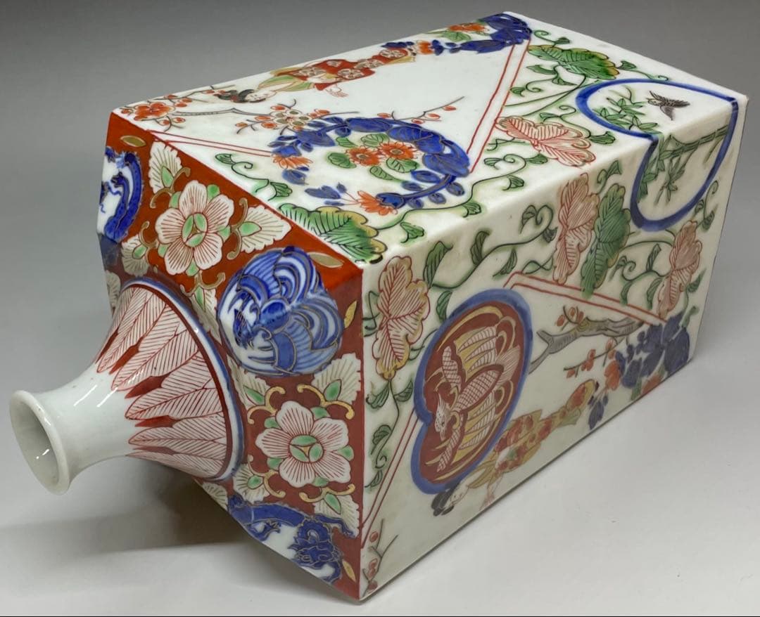 幸せウサギ　古伊万里　錦手　色絵美人角徳利　金彩　色絵　一輪挿し　v613