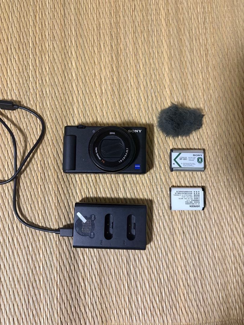 SONY ZV-1 本体＋バッテリー2個＋充電器／動作良好・少しキズあり
