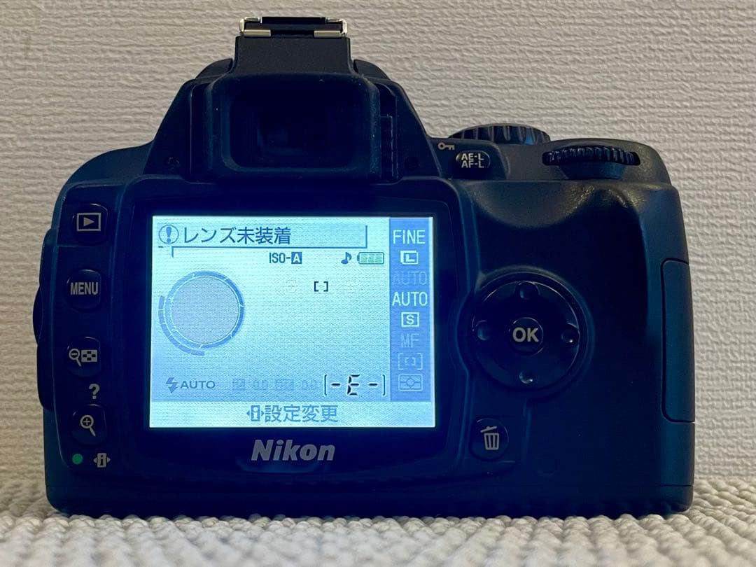 Nikon D40 本体 バッテリー、充電器と(2冊雑誌付属)