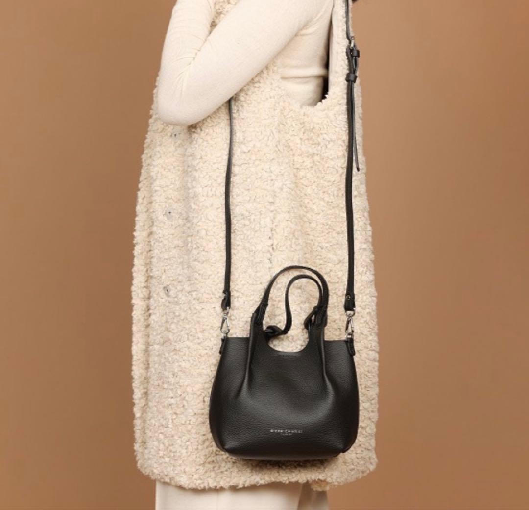 ジャンニキャリーニ　ＤＵＡショルダーバッグ