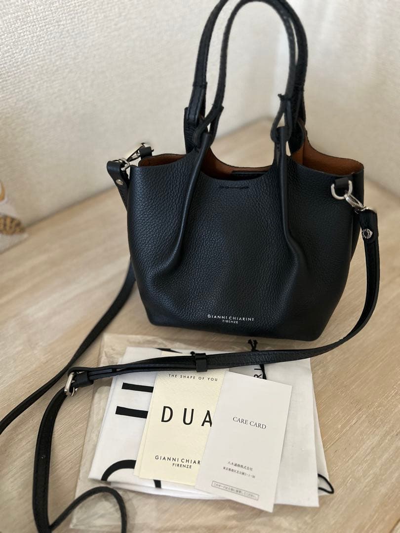 ジャンニキャリーニ　ＤＵＡショルダーバッグ