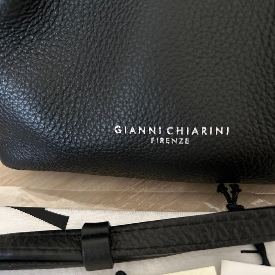 ジャンニキャリーニ　ＤＵＡショルダーバッグ