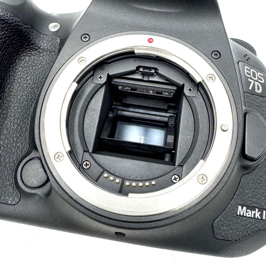 未使用級！CANON キャノン EOS 7D Mark II デジタル一眼レフ
