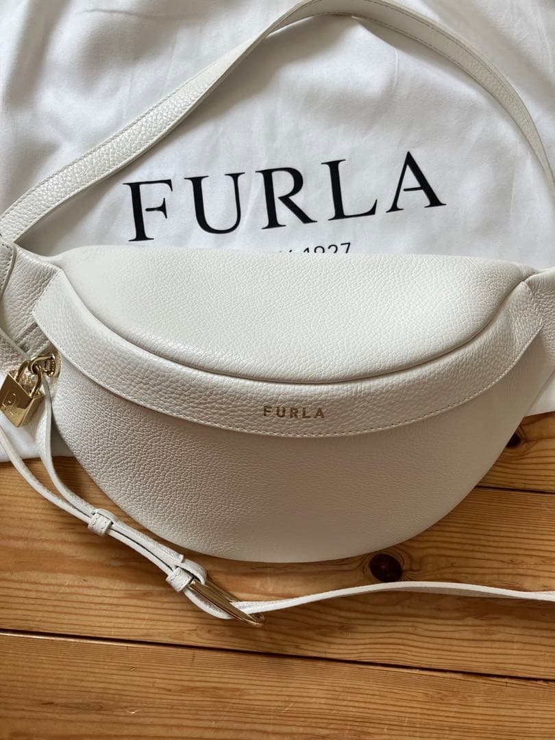 FURLA バッグ