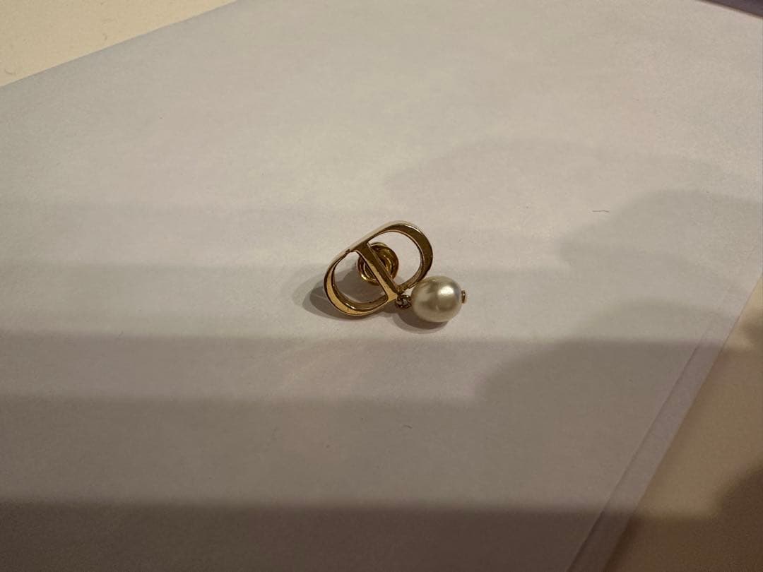 DIOR 片耳ピアス