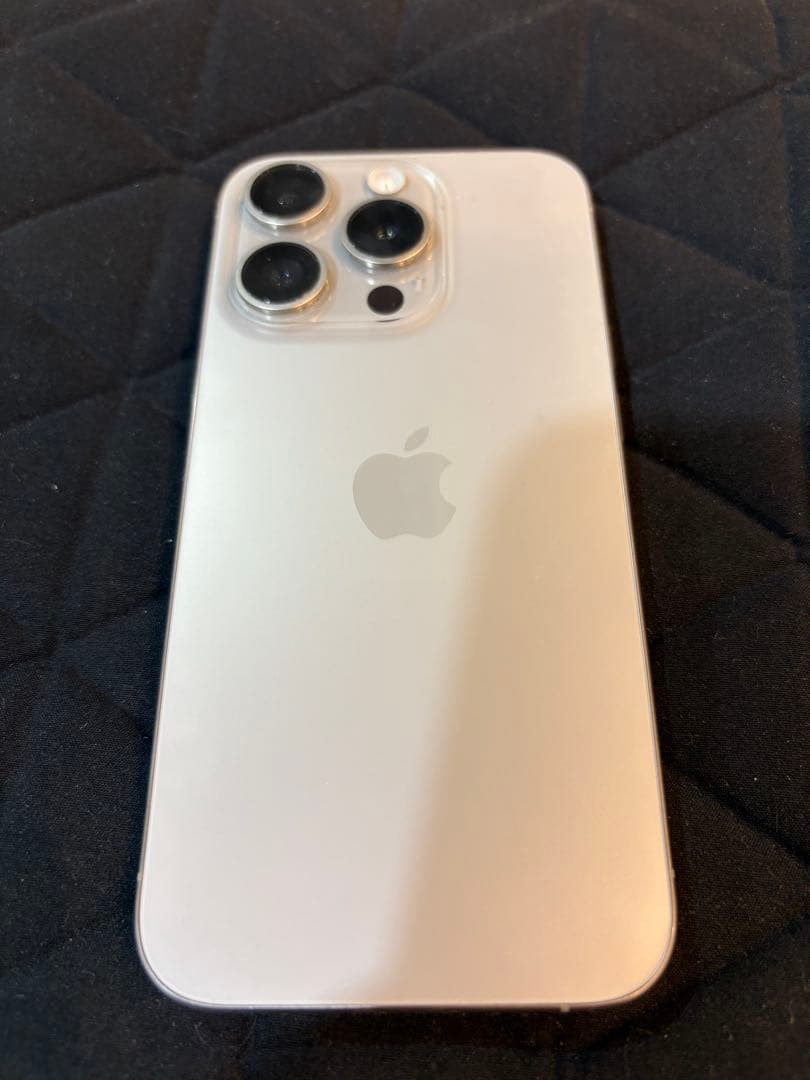 iPhone 15Pro ナチュラルチタニウム　アクティベーションロックあり