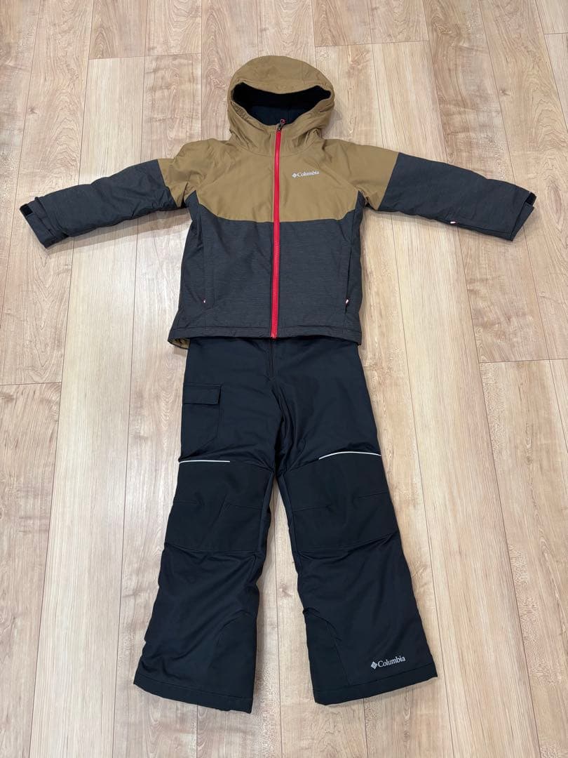 ※値下げ期間中〜Columbia スノーウェア上下セットSサイズ（130cm）