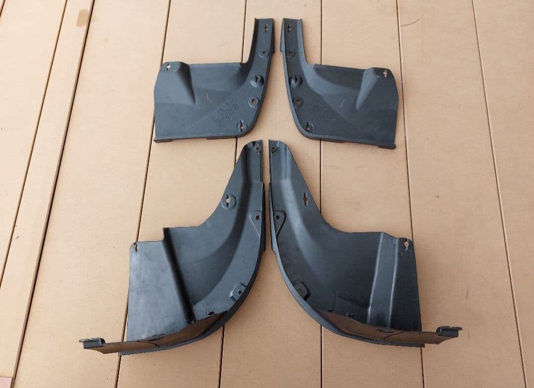 ランドクルーザープラド150後期 ショートマッドガード　1台分【汚れあり】